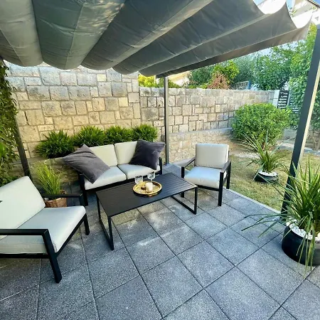 Lux Garden Luxury Apartamento *