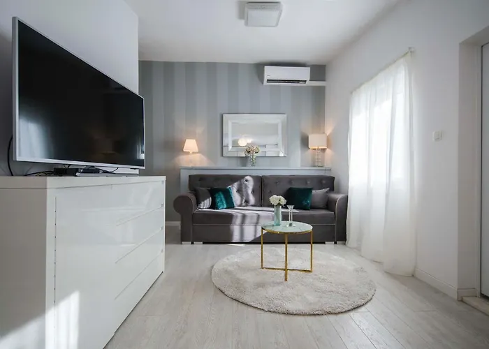 Lux Garden Luxury 아파트